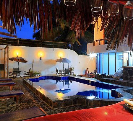 Galapagos Islands Hotel プエルトアヨラ エクステリア 写真