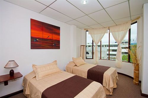 Galapagos Islands Hotel プエルトアヨラ エクステリア 写真