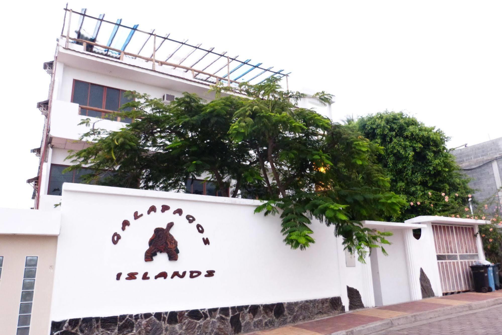 Galapagos Islands Hotel プエルトアヨラ エクステリア 写真