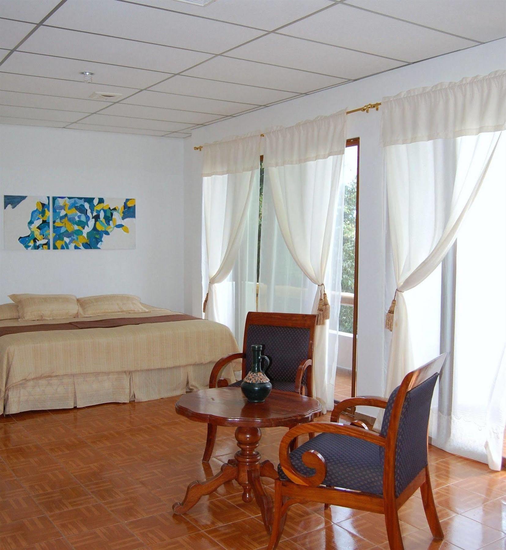 Galapagos Islands Hotel プエルトアヨラ エクステリア 写真