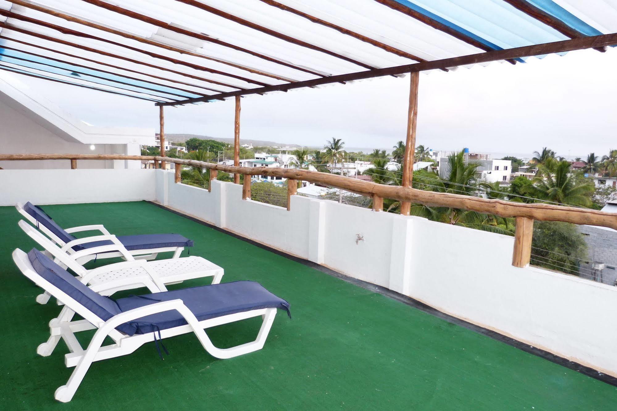 Galapagos Islands Hotel プエルトアヨラ エクステリア 写真